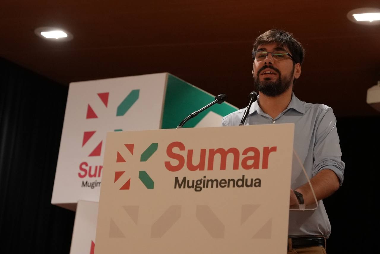 Sumar Mugimenduak salatu du Ayusok euskararen eta katalanaren erabilerari jarritako betoa: “Estatuaren hizkuntza-aniztasunaren aurkako erasoa da”